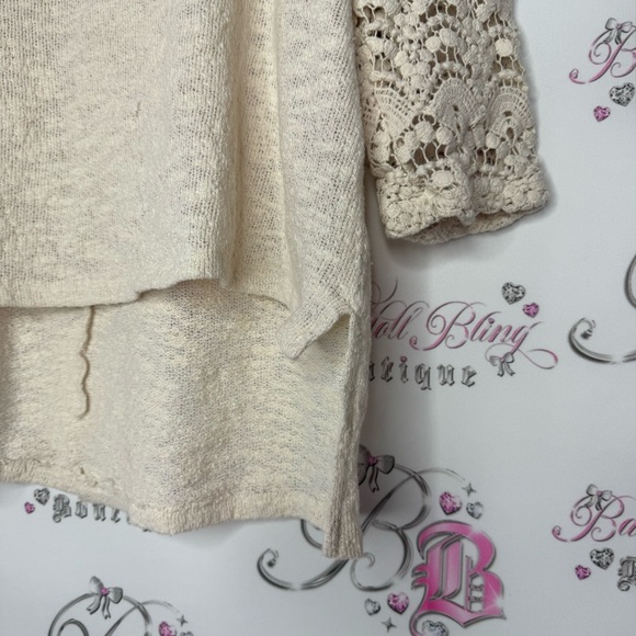 Hazel top crochet white cream lace pattern arms high low comfy oversized boho - Picture 9 of 10